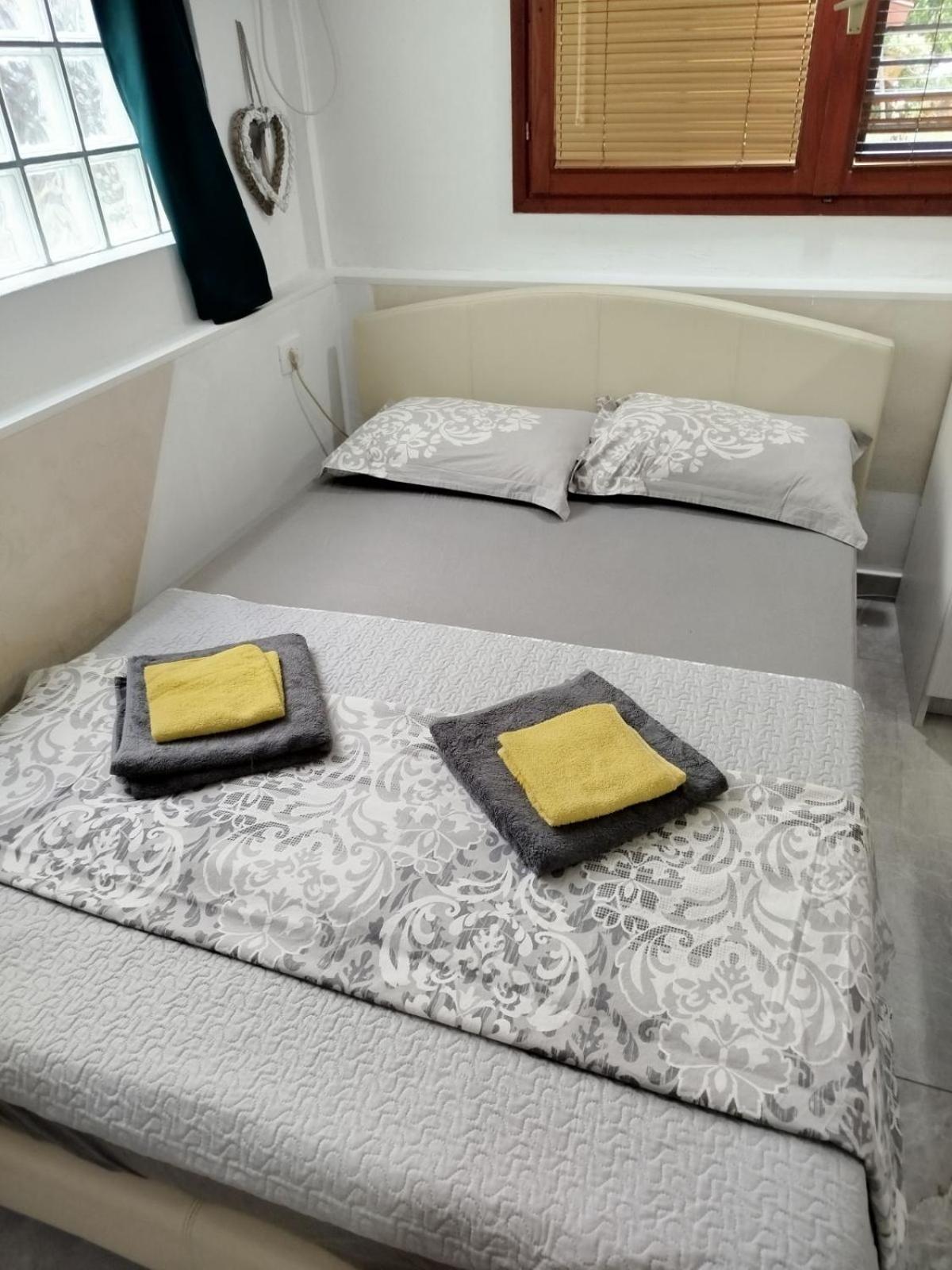 Apartman Art Kotor Luaran gambar